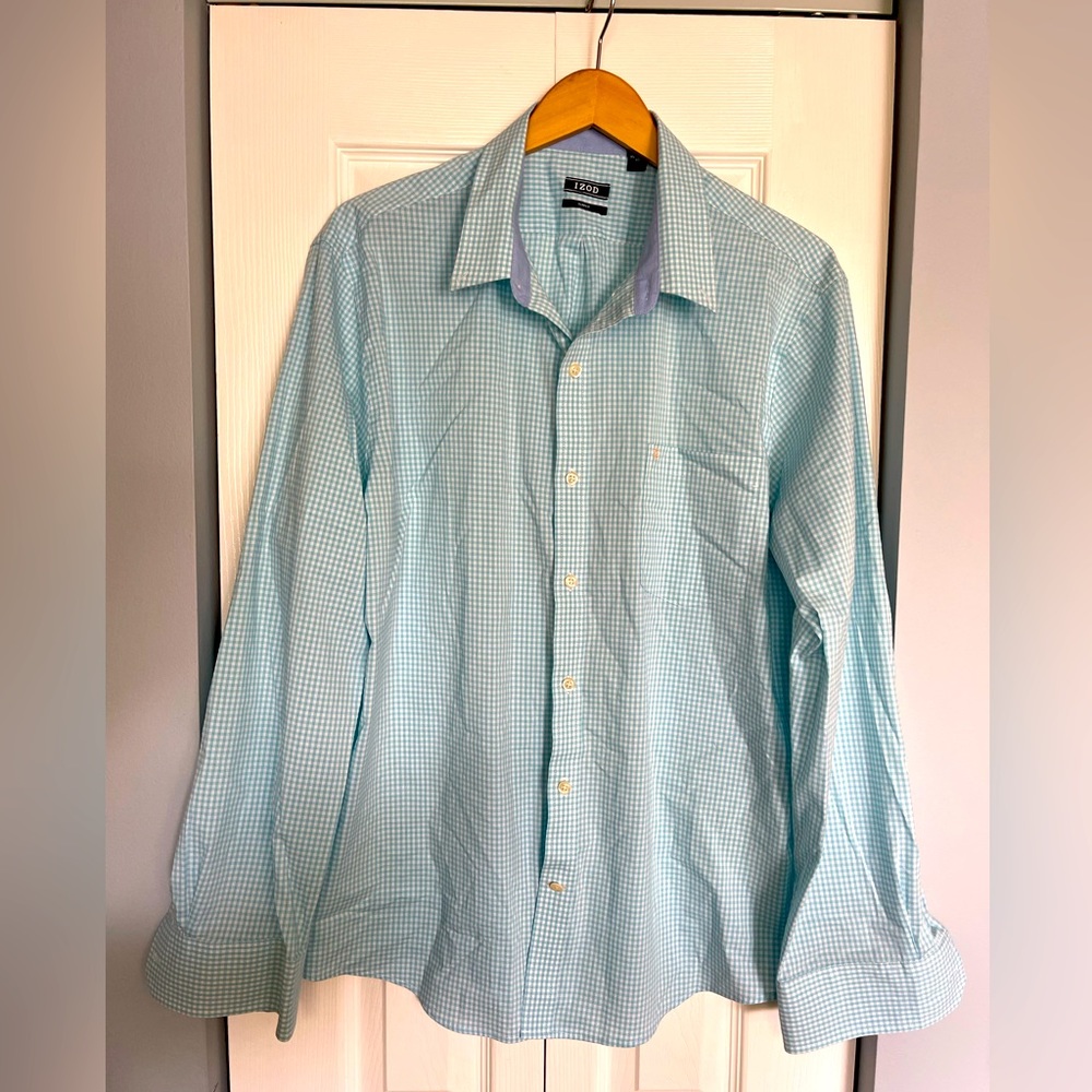 IZOD Men’s casual button-down shirt